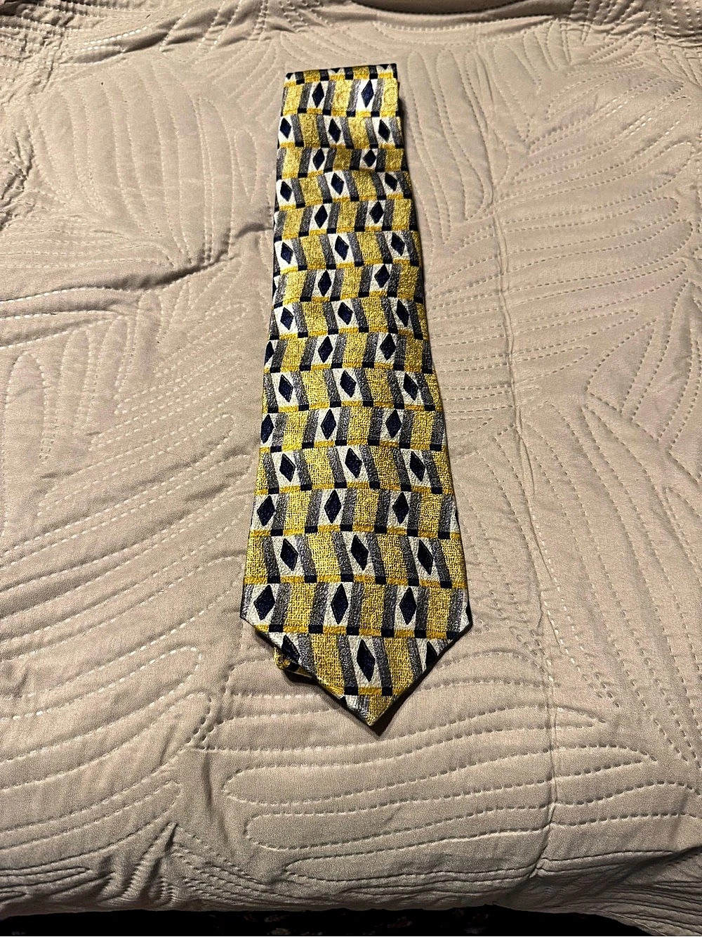 Van Heusen Geometric Tie in Yellow & Black Like New